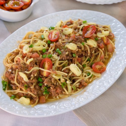 Macarrão com carne desfiada