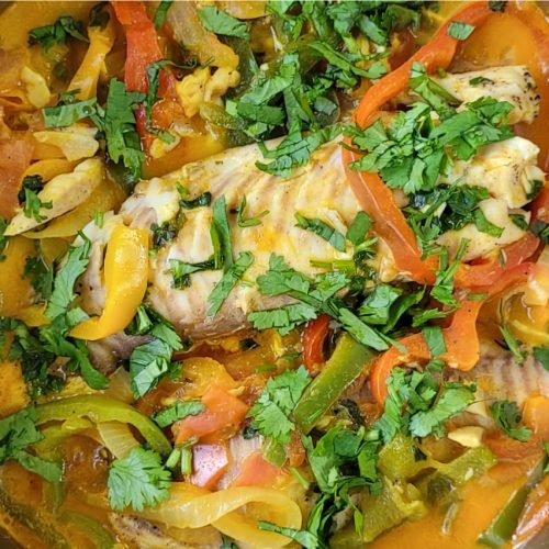 Moqueca com filé de tilápia
